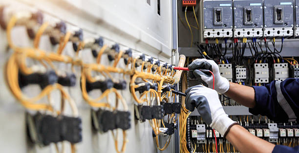 Professional Electrician technician working in Canton, MO